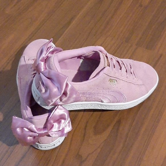 Shoes - Picture 2 of 4